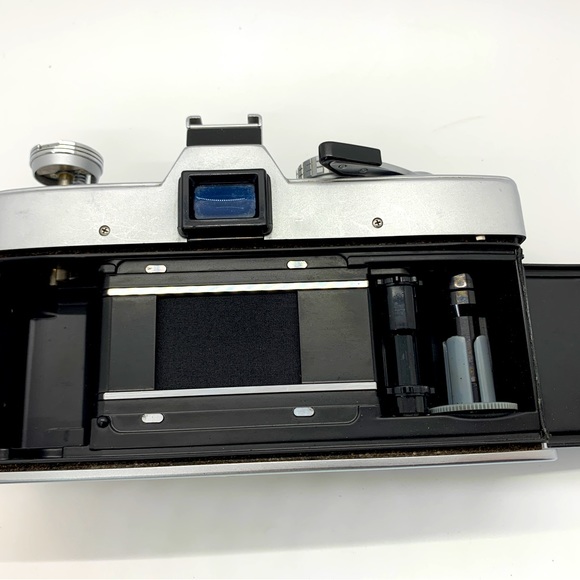 Minolta SRT101 35mm SLR Film Camera with Chinar 28mm f/2.8 Lens - Picture 9 of 10